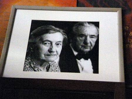 去世的Hawelka先生與夫人