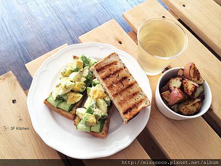 20140816_酪梨蛋沙拉三明治+海鹽胡椒香煎馬鈴薯角+自製鳳梨水
