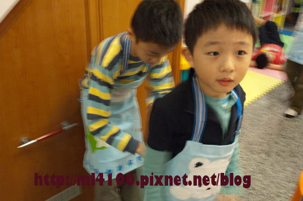 綁圍裙.jpg 綁圍裙.jpg