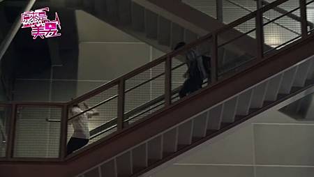 新莊運動中心 - 奔跑下樓 新莊運動中心 - 奔跑下樓