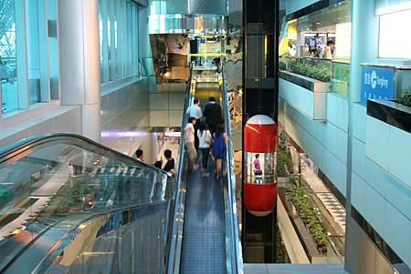 機場 - 膠囊電梯 機場 - 膠囊電梯