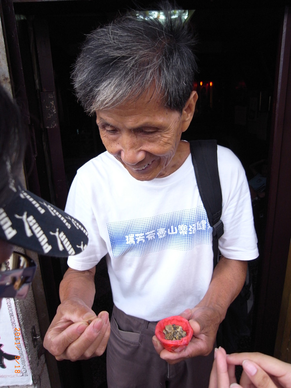 九份金瓜石淘金體驗老礦工陳石成 到金瓜石體驗淘金 找當地老礦工陳石成