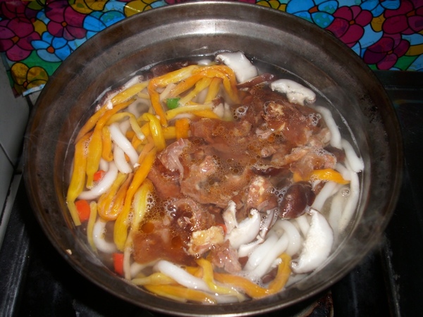 2009.02.24_罐頭牌_金針花香菇牛肉麵_0016.JPG 2009.02.24_罐頭牌_金針花香菇牛肉麵_0016.JPG