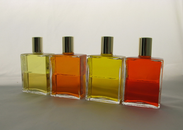 擦抹在皮膚上，當作純粹的精油來使用