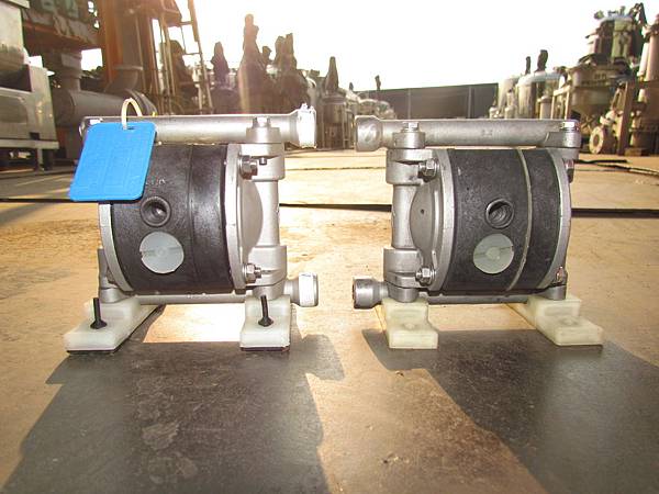 白鐵氣動隔膜泵浦,口徑2分,材質316,型式NDP-5FST,日本進IWAKI YAMADA DIAPHRAGM PUMP (1).JPG