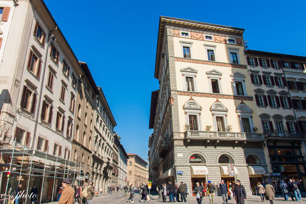 『蜜月旅行』加利利 義大利11日 佛羅倫斯(Firenze) 自由活動:共和廣場 聖母百花大教堂 
