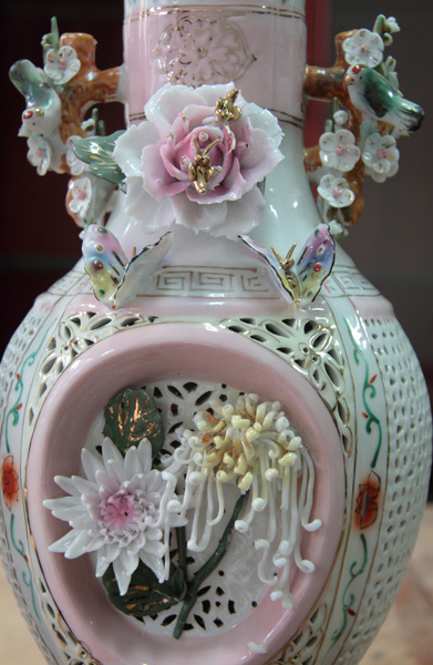 清朝瓷雕花瓶對-3
