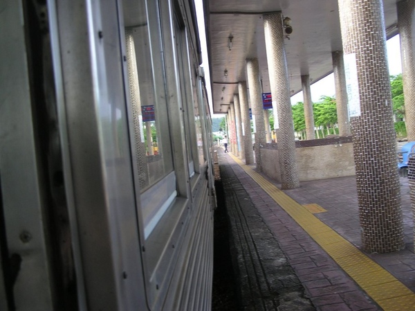 DR2700 開出瑞穗車站 DR2700 開出瑞穗車站