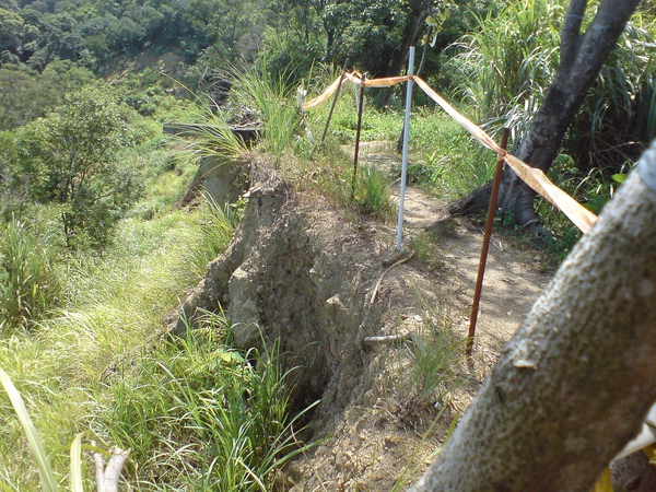 崩塌的步道 崩塌的步道