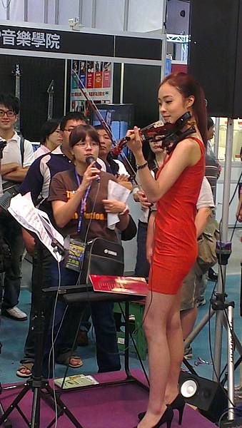 2012台北世貿展-國北教美女小提琴手