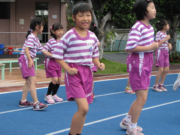 s-120503-姐姐拔河比賽 (1) s-120503-姐姐拔河比賽 (1)