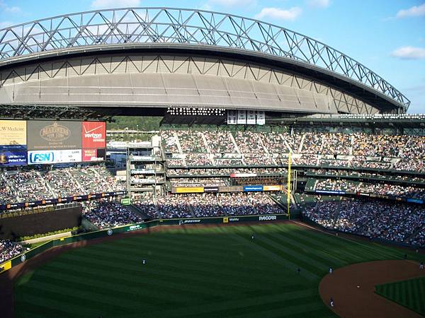 Retractable_roof_open,_Safeco_Field