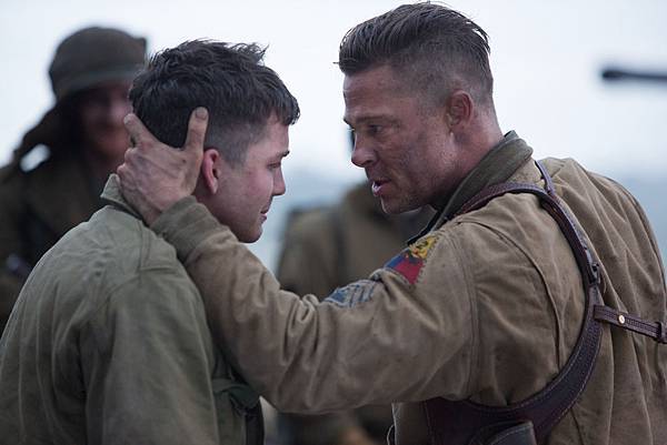 fury-logan-lerman-brad-pitt-4