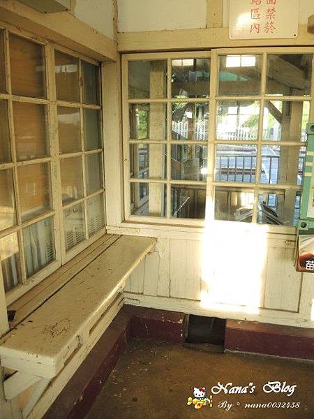 新埔車站：【苗栗】日式風味最靠海的木造站房❤新埔火車站