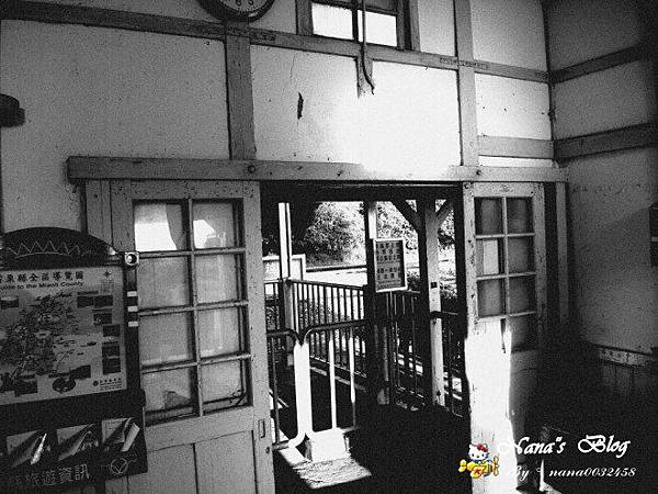 新埔車站：【苗栗】日式風味最靠海的木造站房❤新埔火車站