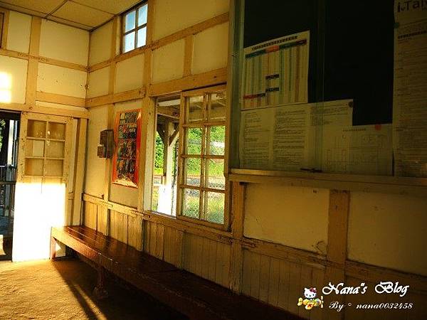 新埔車站：【苗栗】日式風味最靠海的木造站房❤新埔火車站