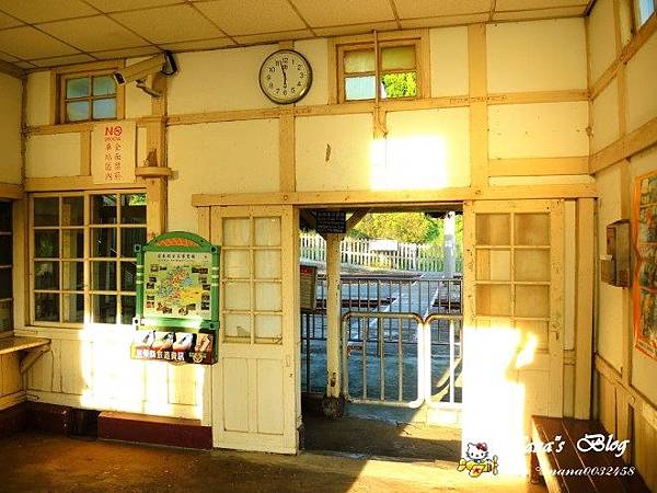 新埔車站：【苗栗】日式風味最靠海的木造站房❤新埔火車站