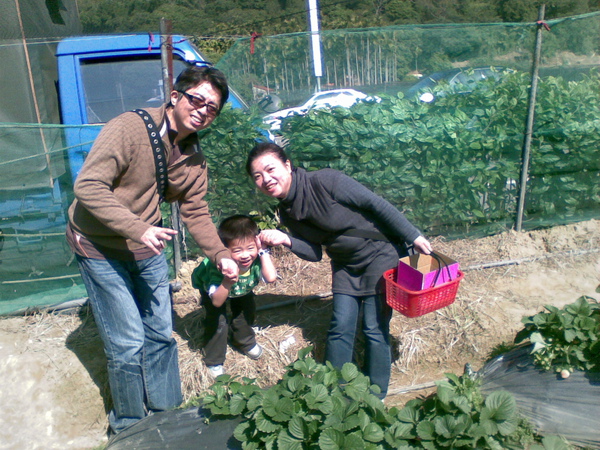 手機拍的照片...小妹一家人