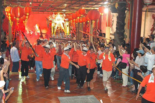 2-3-003:府城迎媽祖遶境後神轎進宮 2-3-003:府城迎媽祖遶境後神轎進宮