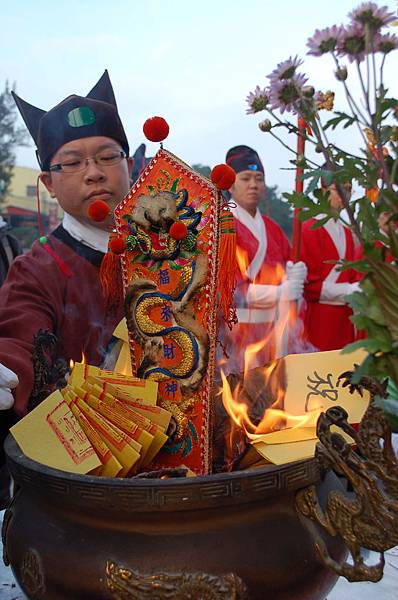 由圓壇特使恭送歲令財神 由圓壇特使恭送歲令財神