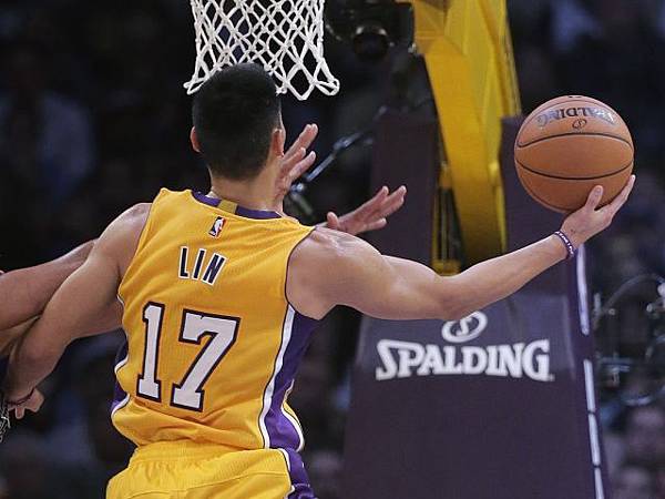 NBA賽程/聲東擊西妙傳 豪跟布瑟搭上線 NBA賽程/聲東擊西妙傳 豪跟布瑟搭上線