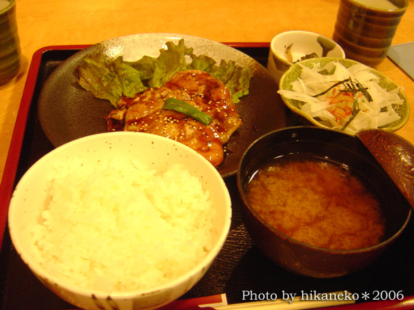 DSC01609新宿晚餐吃和幸豬丼.jpg