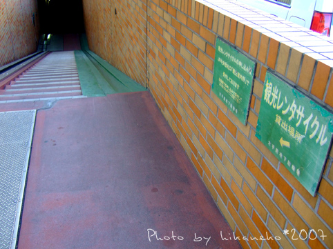 2007_11300147有右邊綠色排子的地下停車場才是觀光腳踏車的地方.JPG 2007_11300147有右邊綠色排子的地下停車場才是觀光腳踏車的地方.JPG