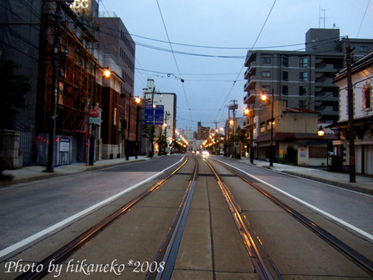 DSCF4034_傍晚的市電軌道與街道1.jpg DSCF4034_傍晚的市電軌道與街道1.jpg