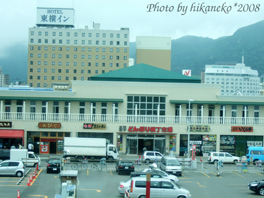 DSCF3775_才剛要坐下來等午餐,沒想到朝市竟然就在對面‧‧‧.jpg DSCF3775_才剛要坐下來等午餐,沒想到朝市竟然就在對面‧‧‧.jpg
