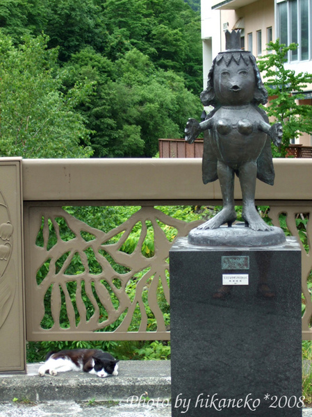 DSCF4355_回到月見橋,旁邊剛好有一隻野良貓正在午睡.jpg DSCF4355_回到月見橋,旁邊剛好有一隻野良貓正在午睡.jpg