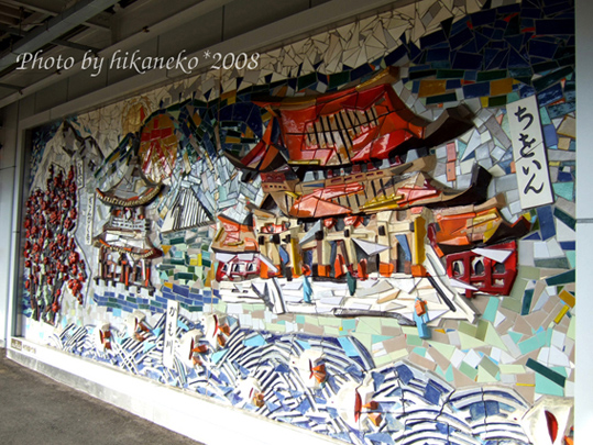 DSCF5105_京都車站月台的磁磚拼貼畫‧知恩院、鴨川與金閣寺.jpg