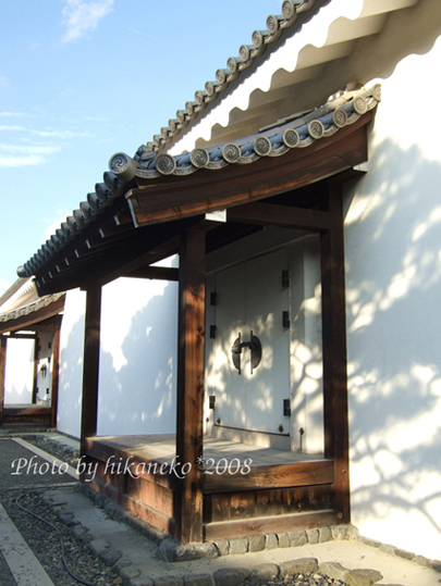 DSCF5173_不知這個門是不是有特殊功用,顏色很好看就按下快門了。.jpg DSCF5173_不知這個門是不是有特殊功用,顏色很好看就按下快門了。.jpg