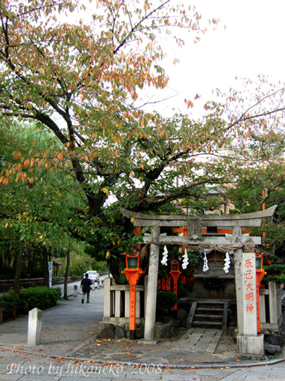 DSCF5326_祇園‧辰巳大明神的神社.jpg