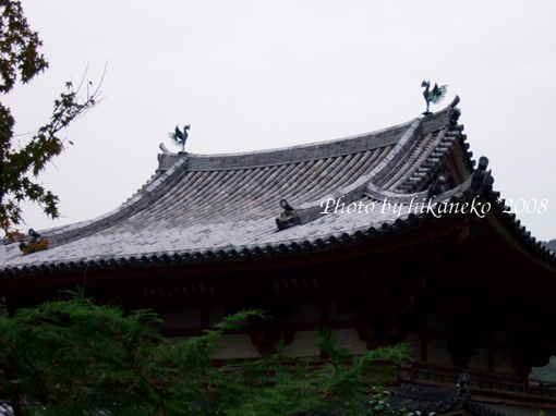 DSCF6013_鳳凰堂‧屋頂上的這對鳳凰做的很精細，在鳳翔館（院內的展覽館）內也有複刻品可以近距離觀賞.jpg