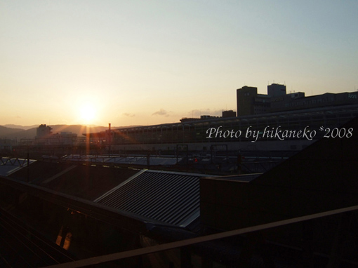 DSCF6038_在京都車站迎接朝陽.jpg DSCF6038_在京都車站迎接朝陽.jpg