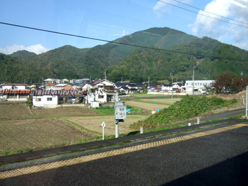 DSCF6055_往山陰地區行駛當中，景色變的很鄉村呢.jpg