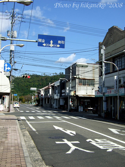 DSCF6086_倉吉市街道（算有點近郊了吧，車不多）.jpg