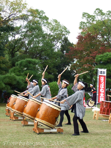 DSCF6753_剛好今天在城前的廣場有太鼓的表演.jpg