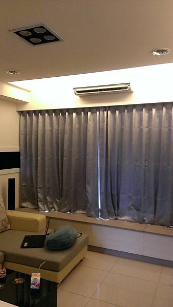 客廳窗簾.jpg 客廳窗簾.jpg