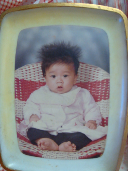 他是誰？小恩恩？隔壁老王～～哈