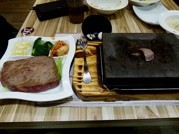 0593台中市中區饗厚牛排