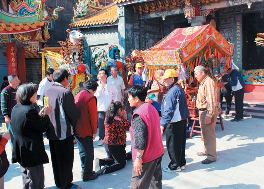 新竹縣峨眉鄉公所去年11月請新竹城隍爺至鄉內遶境、壓煞,期望