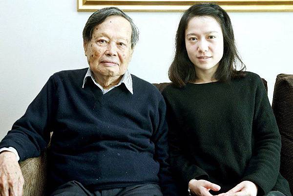 諾貝爾物理獎得主楊振寧和相差54歲妻子翁帆結婚超過10年，當
