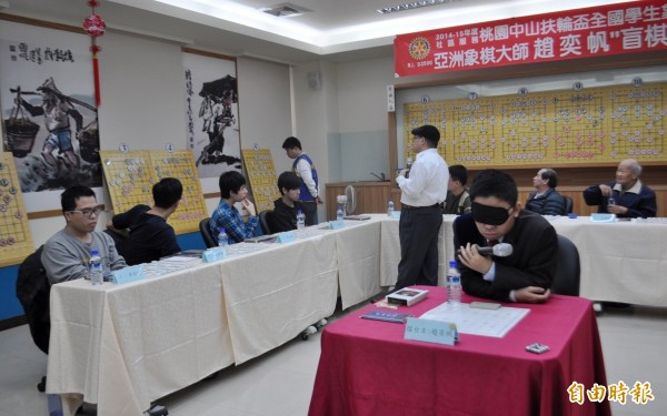 盲棋/7段象棋國手趙奕帆全國學生象棋錦標大賽進行表演賽,蒙面 盲棋/7段象棋國手趙奕帆全國學生象棋錦標大賽進行表演賽,蒙面