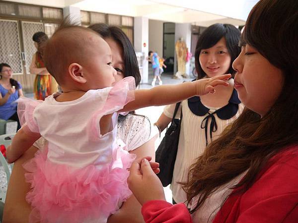 527424_2382245051507_2142403514_n