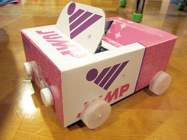 11/24 登愣~媽咪手作的紙盒車!