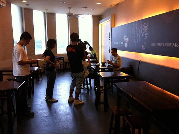 這對情侶最愛鮮芋仙的冰品~