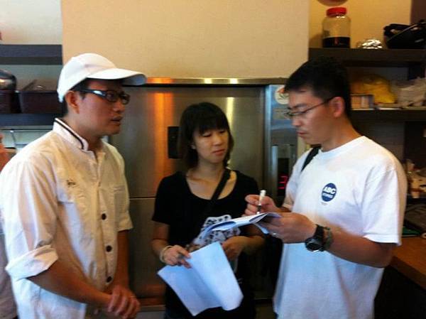 電視台的人在跟店長RE等會要問的問題~