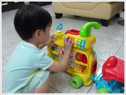 VTECH_智慧積木車13.JPG