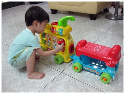 VTECH_智慧積木車14.JPG